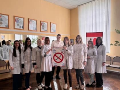 Новозыбковские студенты-медики провели акцию среди жителей округа «Дружно, смело, с оптимизмом за здоровый образ жизни»