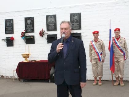 А сыновья уходят в бой…