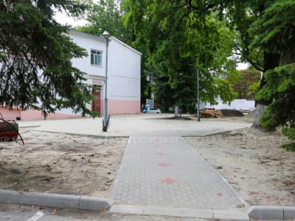 Ремонт пешеходной зоны около кинотеатра в Брянске планируют закончить в сентябре