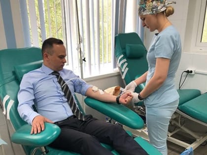 Новый глава администрации Советского района Брянска Денис Семёнов стал донором крови