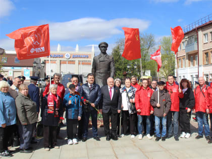 Коммунисты в Брянске отметили 63-летие первого полёта человека в космос