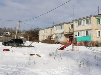 В Комаричах обустроят дворовую территорию за 4,5 млн рублей