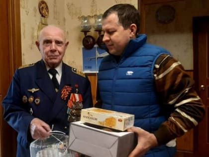 Брянские единороссы поздравили Героя Советского Союза Ивана Кашина с Днём рождения