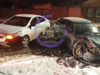 В Клинцах водитель белой иномарки устроил серьезное ДТП и сбежал