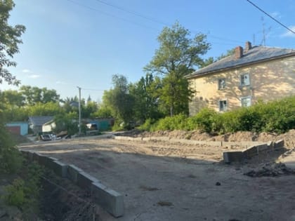 Продолжается благоустройство дворовых территорий по улице Островского в г.Фокино