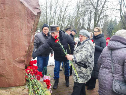 В Трубчевске возложили цветы в память о воинах-интернационалистах