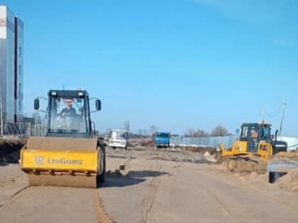 В Брянске подготовили часть основания для новой дороги на улице Амосова