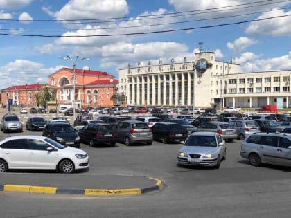 В Брянске администрация пересмотрит систему оплаты парковки у железнодорожного вокзала