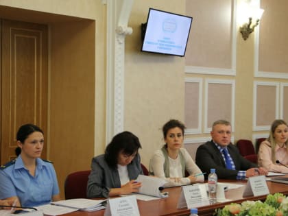 7 июня 2023 года аудитор Контрольно-счетной палаты Брянской области Виталий Плотников принял участие в заседании постоянного комитета Брянской областной Думы по промышленности, стр