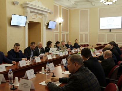 Под председательством Антонины Катяниной прошло заседание комитета областной Думы по промышленности, строительству, связи, предпринимательству и собственности