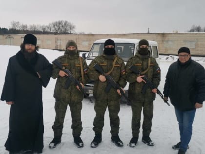 Клинцовские старообрядцы передали российским военным микроавтобус