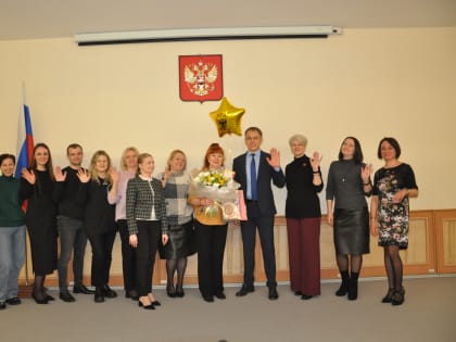 40 лет в судебной системе: коллектив Арбитражного суда Брянской области проводил на заслуженный отдых секретаря судебного заседания Орлову Марию Игоревну