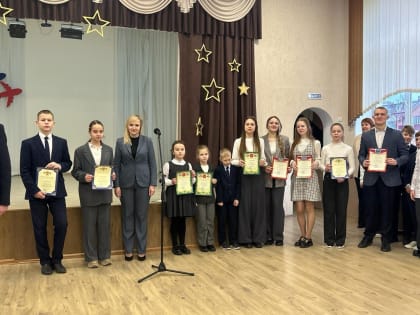 Торжественная линейка в МБОУ-гимназии №1 им. Ю.А. Гагарина