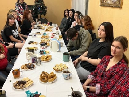 КОЛЯДА ИДЕТ К НАМ В ДОМ И НЕСЕТ МЕШКИ С ДОБРОМ