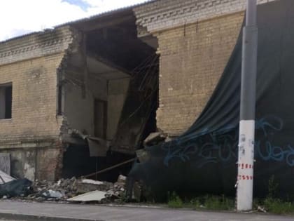 В Брянске начало рушиться историческое здание заводоуправления «Брянского Арсенала»