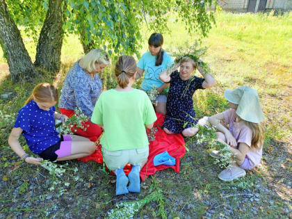 Ой, да на Ивана, да на Купала, я венок заплетала