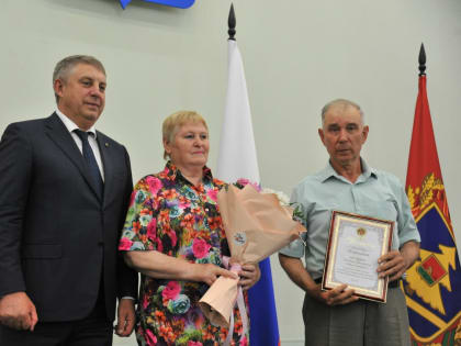 На территории Брянской области более 50 семей получили медали «За любовь и верность»