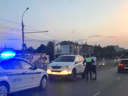 Потрясенный мятежом житель Ростова заехал в Брянске на путепровод по встречной полосе