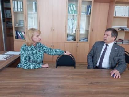 А.В. Катянина с рабочим визитом посетила МБОУ СОШ №39, где провела рабочую встречу с директором А.Л. Волынцом