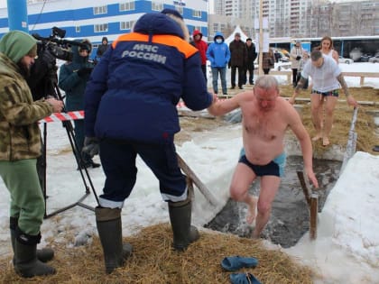 Власти Брянска разрешили крещенские купания только в Белых Берегах. Пляжи на Десне и Мутном под запретом