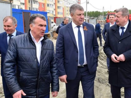 Губернатор Александр Богомаз провел инспекцию самых важных строек города Брянска