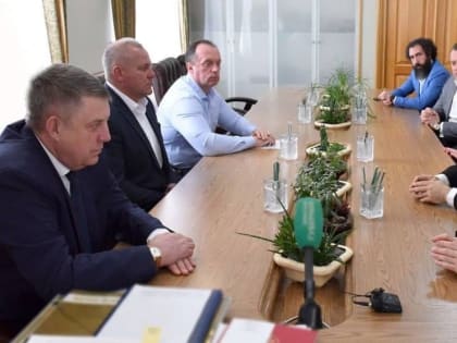 Губернатор Брянской области Богомаз встретился с главным раввином России Берлом Лазаром
