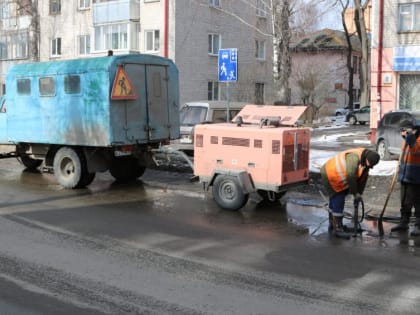 В Брянске провели ямочный ремонт дорог на площади в 1500 квадратных метров