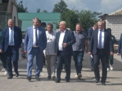 Губернатор Брянской области Александр Богомаз проконтролировал ход строительства и капремонта ряда важнейших объектов в Сураже   