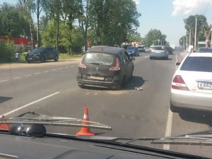 Под Брянском в ДТП у легковушки вывернуло колесо