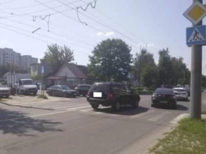 В Брянске водитель внедорожника покалечил женщину-пешехода