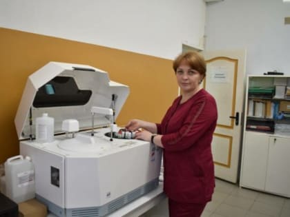 В больнице брянского поселка  Клетня анализы крови проводят на новом автоматическом анализаторе