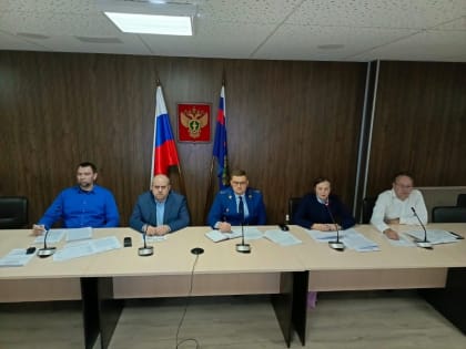 Бизнес-омбудсмен и прокурор провели встречу с представителями агропромышленных предприятий Комаричского района