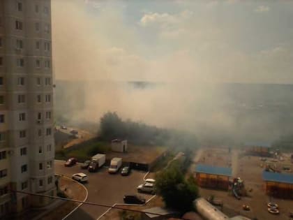 В Брянске сняли на фото большой пожар на Мясокомбинате