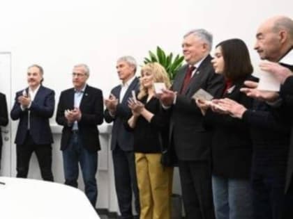 Первые удостоверения доверенным лицам Владимира Путина вручил Владимир Машков