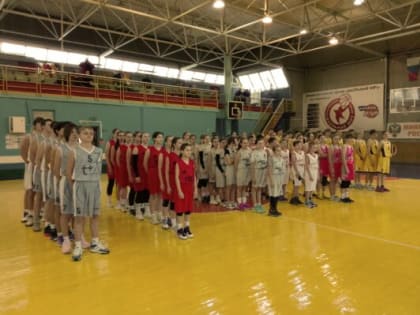 В Новозыбкове Брянской области проходит Рождественский турнир по баскетболу среди юношей и девушек