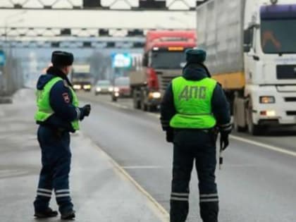 В Брянске за два дня автоинспекторы за нарушения поймали 6 водителей грузовиков