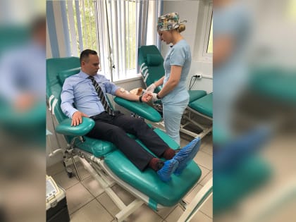 Денис Семенов стал донором крови