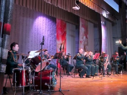 Через лиру — призыв к миру