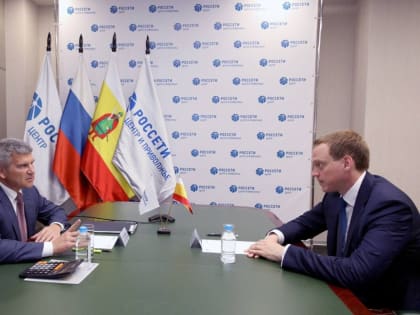 Павел Малков и Игорь Маковский наградили сотрудников «Россети Центр» и «Россети Центр и Приволжье»