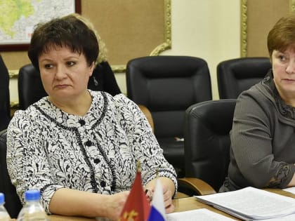 Ушли в отставку глава брянского департамента культуры Кривцова и ее заместительница Марина