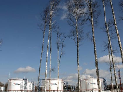 Об обстреле нефтеналивного терминала в Брянской области сообщила компания «РуссНефть»