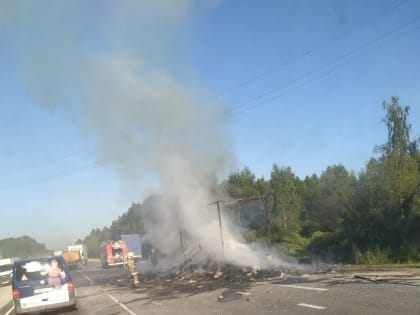 Под Брянском сгорела фура с яйцами