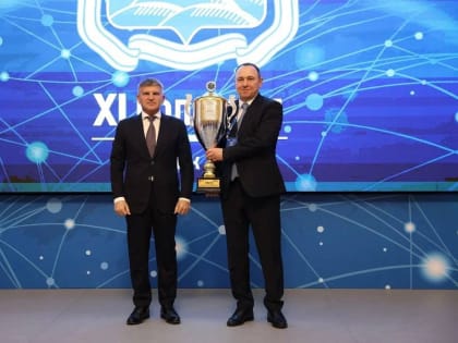 Игорь Артамонов и Игорь Маковский наградили сотрудников «Россети Центр» и «Россети Центр и Приволжье»