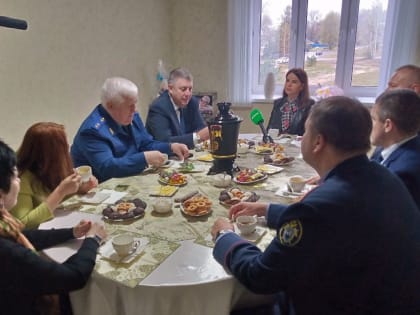 В Унече детям-сиротам  вручили ключи от  квартир в двух новых домах