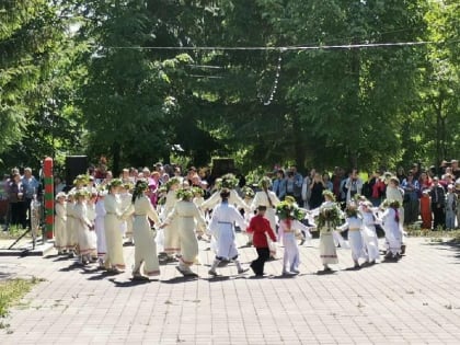 В городах и районах области отметили День России