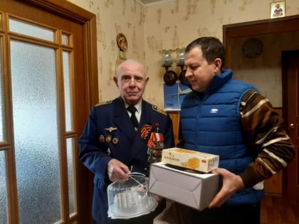 Брянские единороссы поздравили Героя Советского Союза Ивана Кашина с Днём рождения!