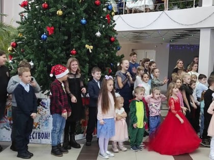 Для трубчевских детей из семей участников СВО провели новогодний праздник