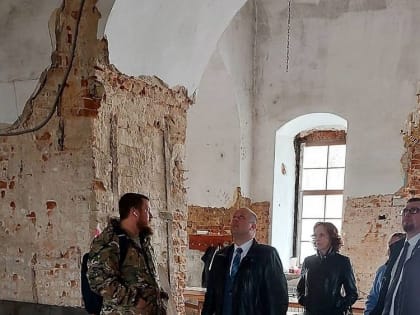 Брянские чиновники проверили реставрацию церкви и Дома архитектора в Брасовском районе