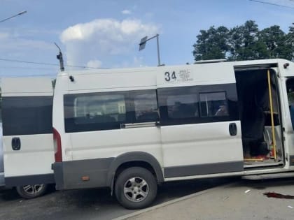 В Брянске на Московском проспекте в ДТП с маршруткой №34 пострадали 8 человек
