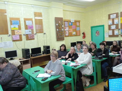 В Дятьково, в Центре "ВЕГА" прошел круглый стол, на котором рассмотрели вопросы Российского движения детей и молодёжи "Движение первых"